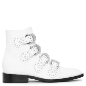 Elegant white flat boots