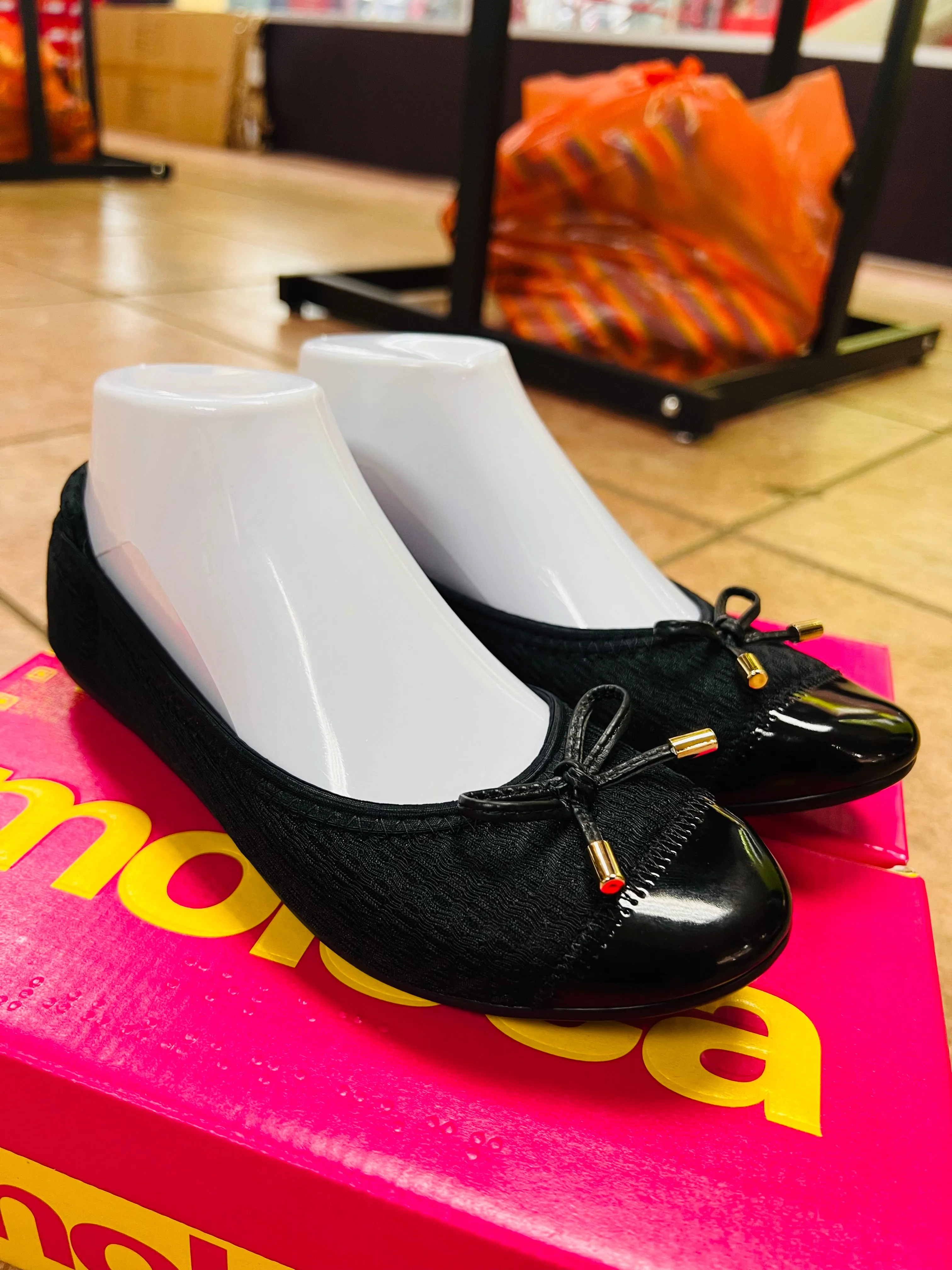 Moleca Chic Black Comfort Ballet Flats with Golden Charm