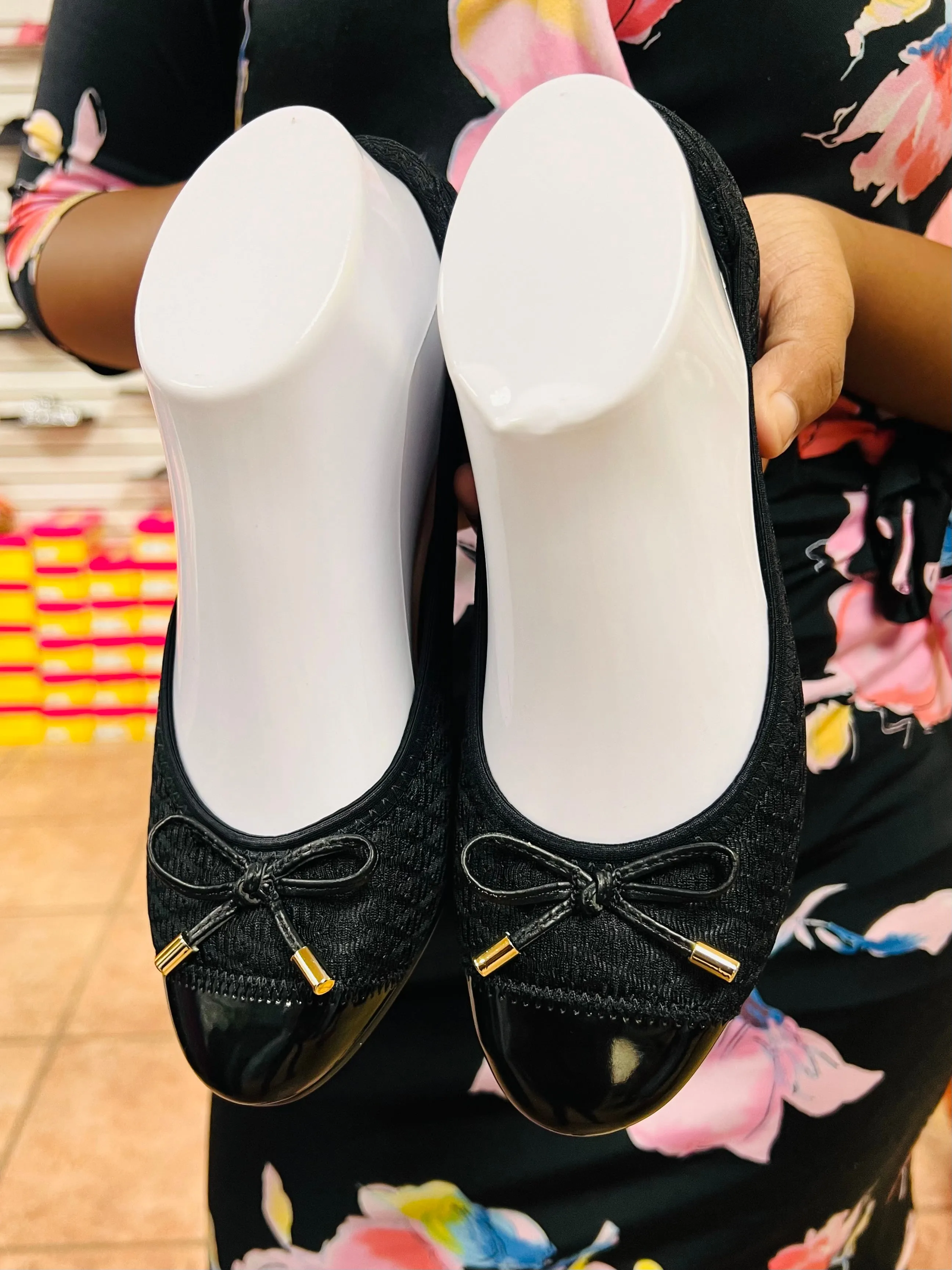 Moleca Chic Black Comfort Ballet Flats with Golden Charm