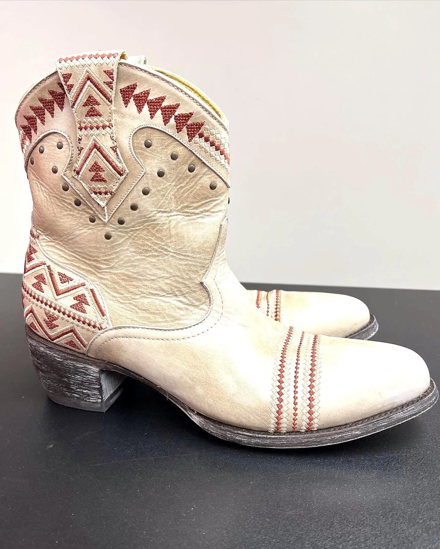 OLD GRINGO YIPPEE KI KAY 8" DISTRESSED EMBROIDERED LEATHER BOOTS