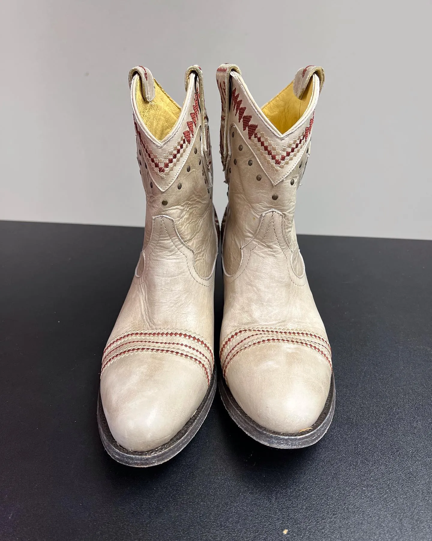 OLD GRINGO YIPPEE KI KAY 8" DISTRESSED EMBROIDERED LEATHER BOOTS